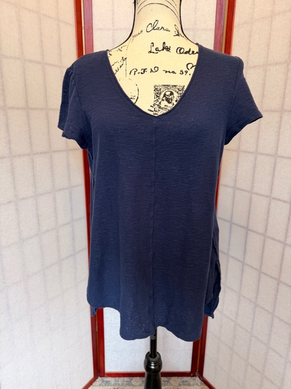 cut loose Navy V-Neck Short Sleeve Tee - Size Small - NWOT